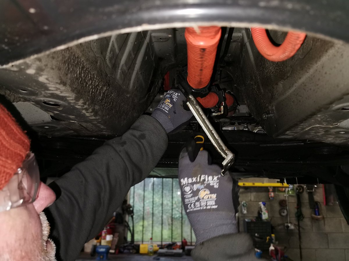 Rangetherapy1's tweet image. Leaf 2015 transformed from 24kw to 42kw EV, in Kildare,  at last week. Eamon taps new pack into main HV cable.