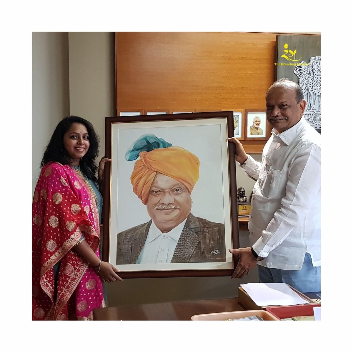 Jaydrathsinhji's tweet photo. It was humbling experience to receive this amazing artwork. Thank you Meghal Dodiya of Ahmedabad-based Rang Creativity for this gift. My respects for your skills. https://t.co/ot28tIJNPY