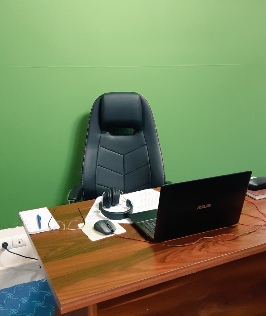 I built my home studio during the quarantine.
What do you think? 
#youtuber
#vlog