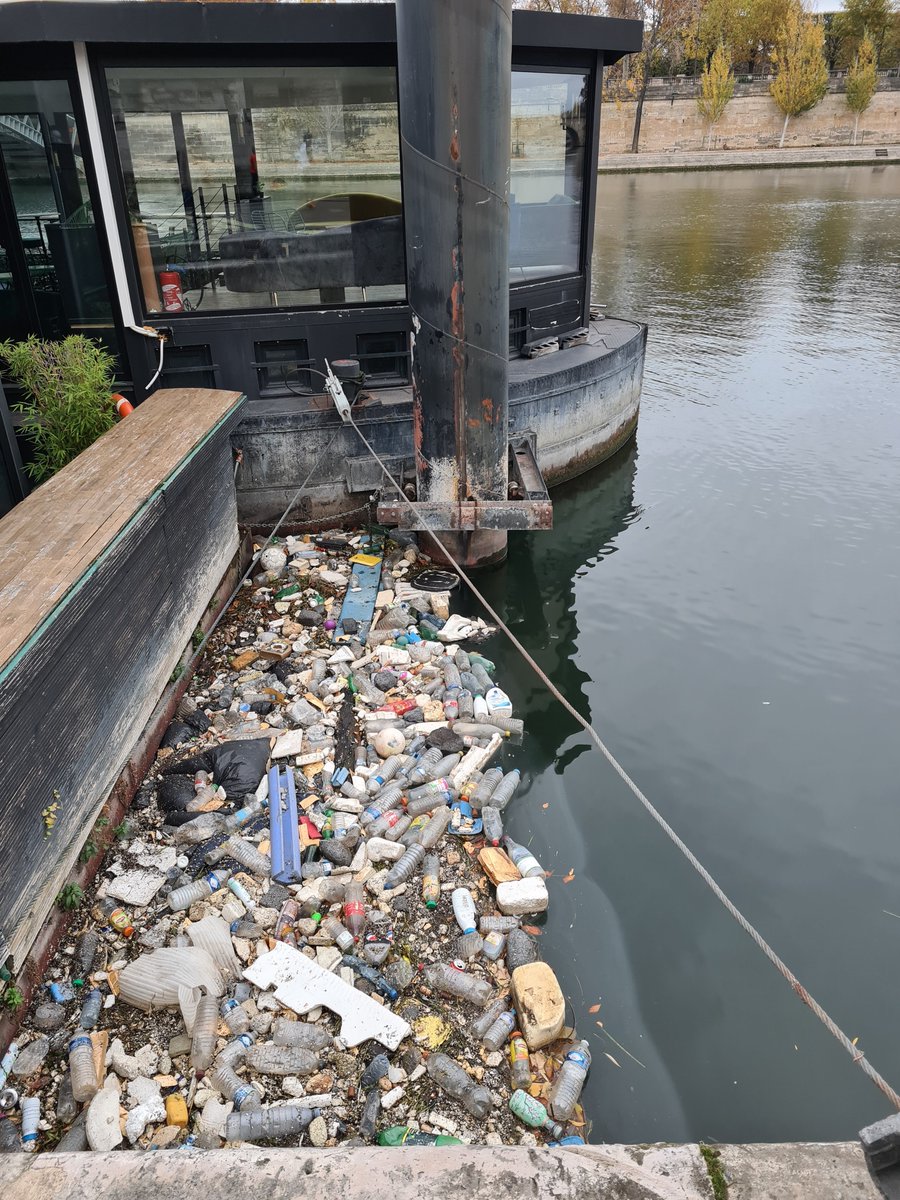 En cette Semaine de la réduction de la réduction des déchets #SERD2020 photo du jour de la Seine...et si on commençait tout simplement à supprimer le plastic  jetable? #noplastic