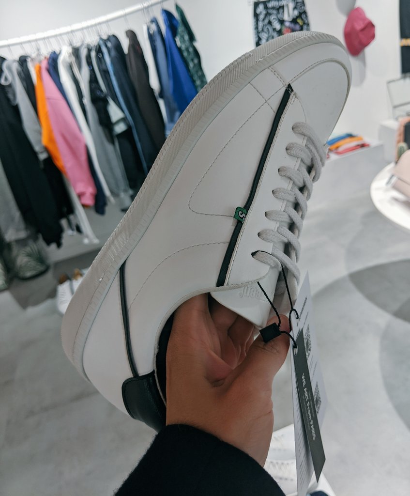 CarolineDervil's tweet photo. Ce n'est pas 1 simple #sneakers c'est 1 @ShoesSupergreen ! Sur @ululeFR pr 5 jours encore, la #basket #ecoresponsable #vegan a besoin de vs pr 1 dernier coup de #boost 😎 ! Alors on fait sauter ls compteur pr la #planete, ls animaux et le #madeinfrance ? https://t.co/iZTNHSMGMW
