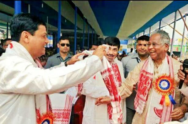 sarbanandsonwal's tweet photo. I express heartfelt condolences on the demise of former Chief Minister, a tall leader &amp; our most respected Tarun Gogoi da. It's the end of an era in Assam's public life. He was so vibrant and full of life until a few days back, couldn't believe this sad news. https://t.co/GFiAsmc4FB