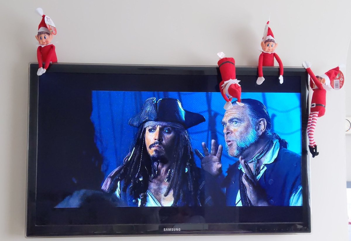 Day 5 : Pirates Of The Caribbean: Dead Man's Chest Character: Captain Jack SparrowOk this is probably my favourite potc film, bloody brilliantLove it love it love it Ps. Yes the elves watched it with me  #JohnnyDeppMarathon