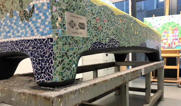 StadkrantVeghel's tweet photo. Onthulling Social Sofa op Noordkade Veghel -  https://t.co/oGdw5ebR4T https://t.co/kt3tQqUoFd