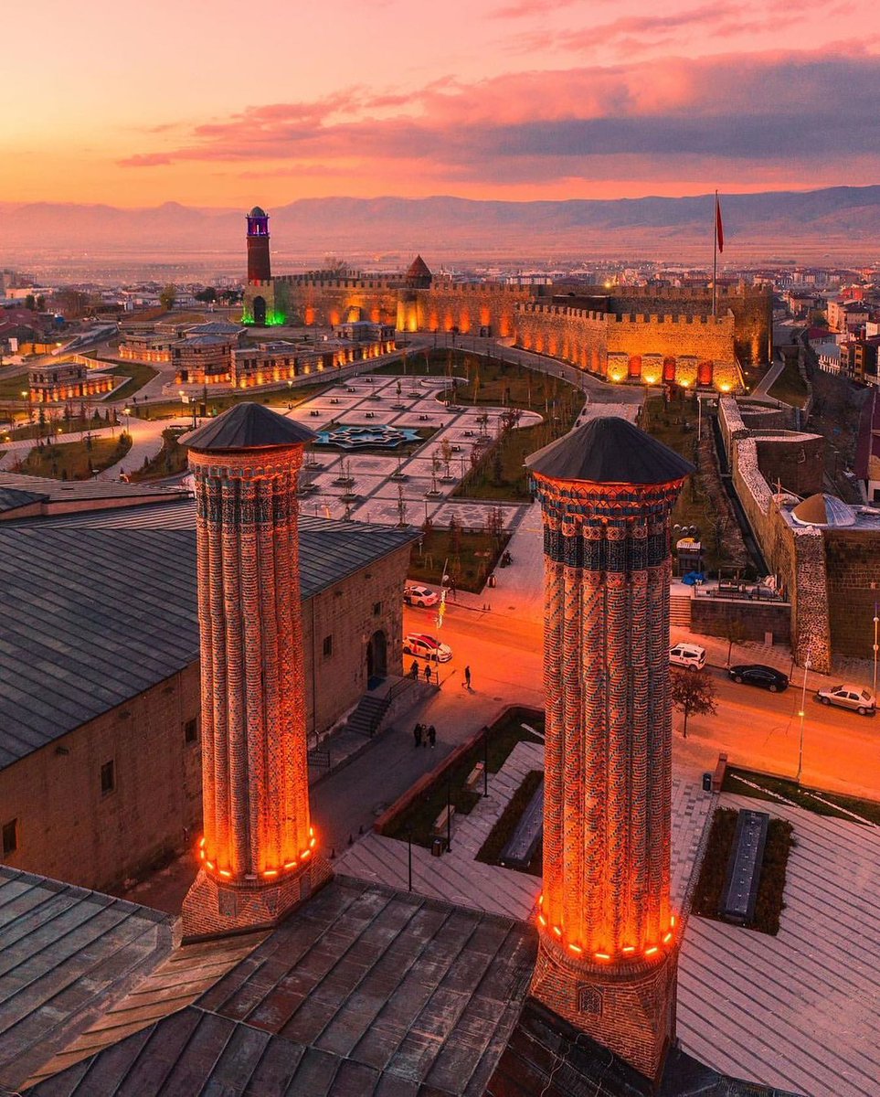 iyikigordum's tweet photo. Erzurum - Çifte Minareli Medrese https://t.co/wvg4I2lIZP