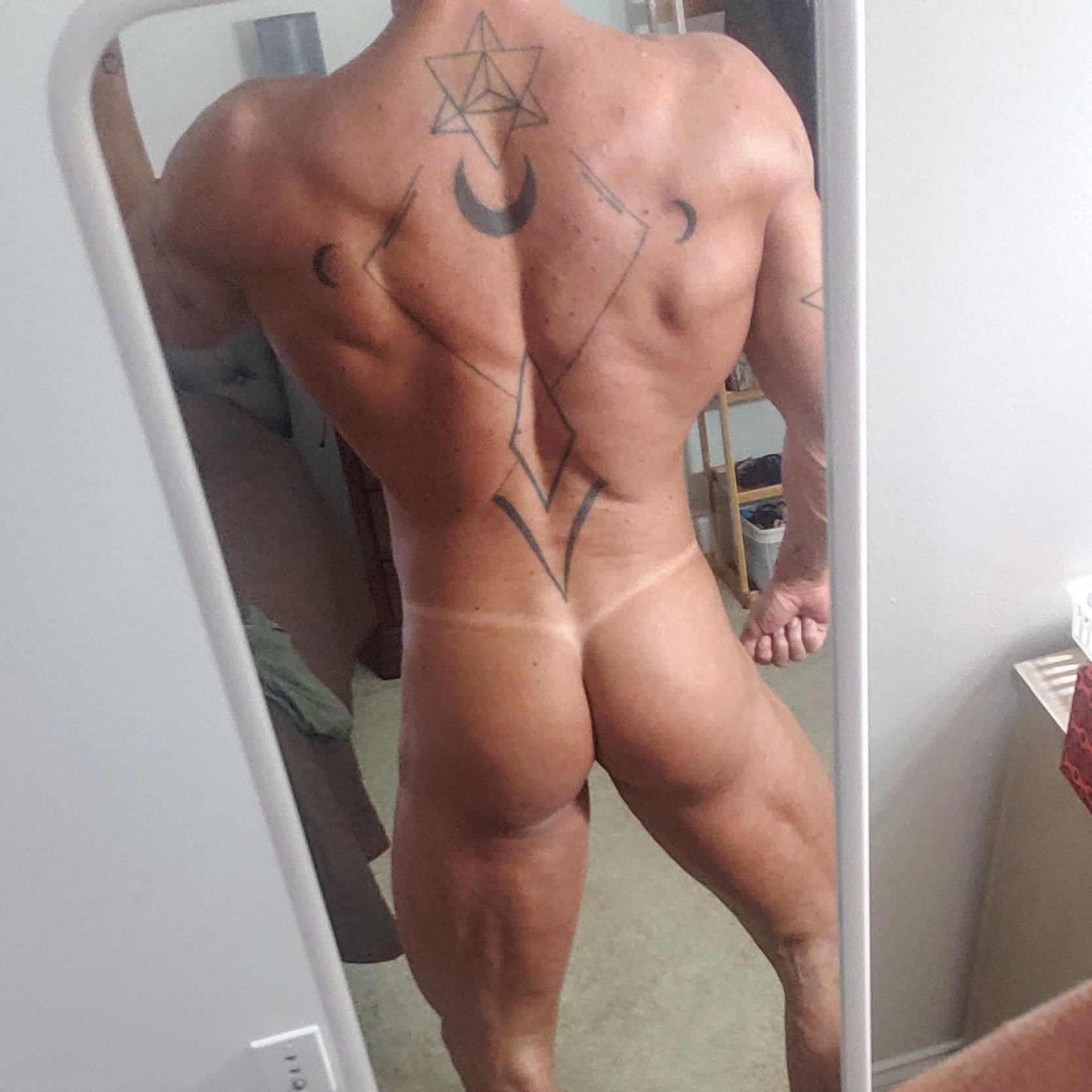 TW Pornstars - Kevseagate. Twitter. Training legs and glutes today... they  need it! Tanline. 12:57 PM - 23 Nov 2020