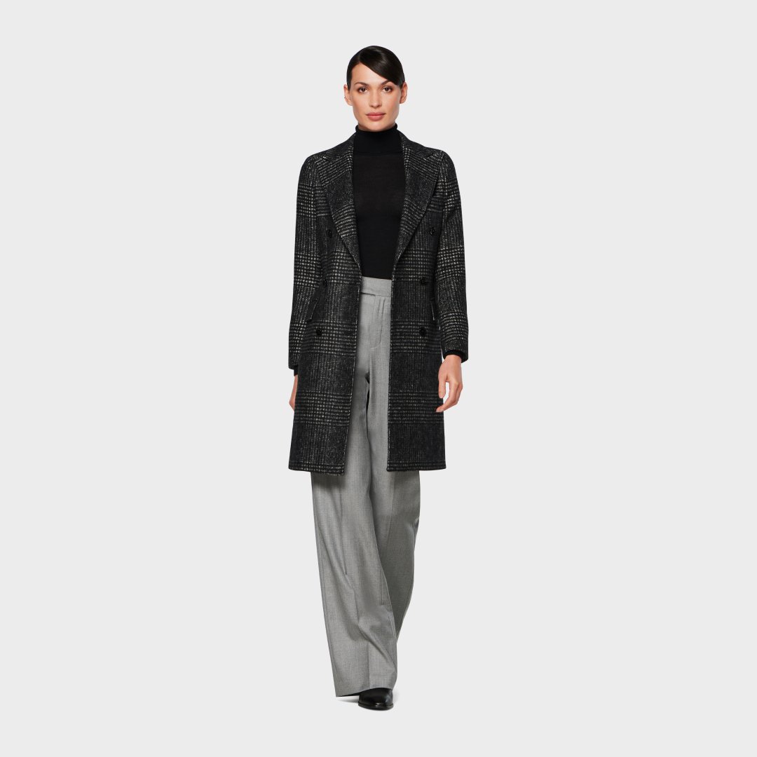 From herringbone to houndstooth, find season-essential overcoats in your perfect pattern. #SUISTUDIO <-- suitsupp.ly/36Yv63s