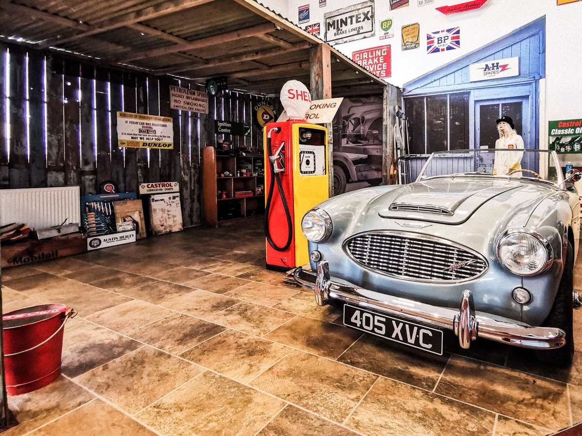 AHSparesLtd's tweet photo. Update on our showroom! Our retro look is coming along nicely! 😁
#ahspares #austinhealey #retro #garage #retrogarage https://t.co/t4CFW0tVWr