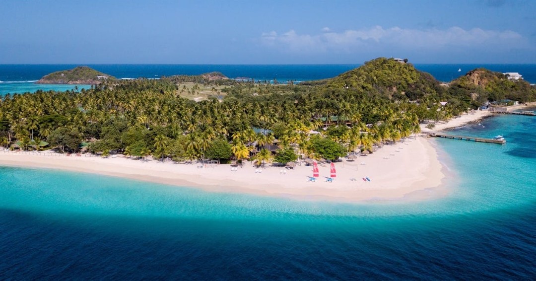 Treat a loved one to tropical breezes and white sands this holiday season! A Palm Island, FL vacation is one of the items in our Gift &amp; Give holiday auction Dec 6-12. Proceeds benefit our food programs. Details to come! #GiftandGive #mvymca