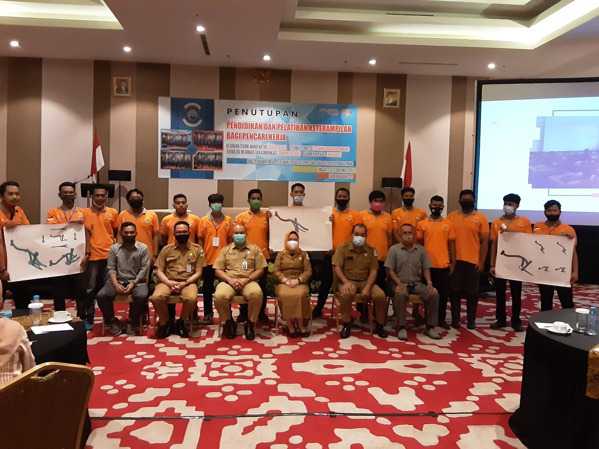 humaspolman's tweet photo. Polmanbabel serahkan sepeda PGK kepada Pemkot Pangkalpinang di Fox Haris Hotel, Senin 23 November 2020. Hasil dari pelatihan teknik manufaktur bagi pencari kerja yang diselenggarakan oleh Dinas PMPTSP dan Tenaga Kerja Kota Pangkalpinang.
Selamat bagi peserta pelatihan. https://t.co/4jXf08etcw
