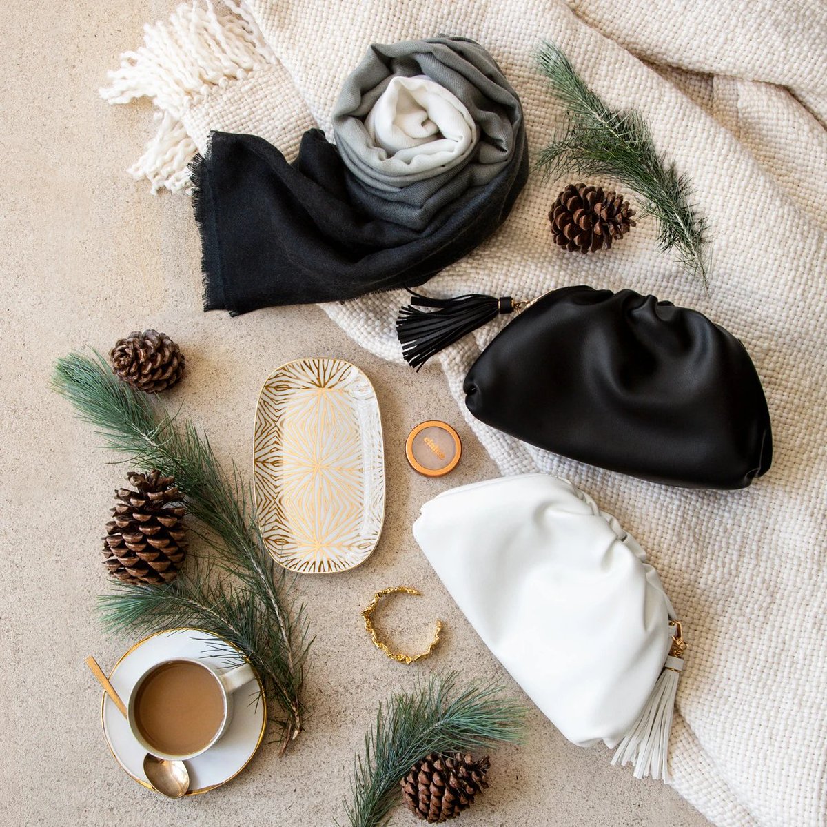 helloboxes's tweet photo. #CURATEUR Black Friday Deal: $25 off First Box + FREE Black Friday Bundle! - https://t.co/4TgEFNgGW8 #subscriptionbox #BlackFriday #BoxOfStyle #RachelZoe https://t.co/wGTtaLZkjQ