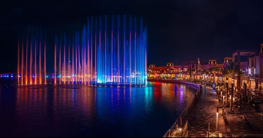 #Dubai is all set to unveil the world's largest fountain - The #PalmFountain, located at #thepointe is spread over 14,000 sq ft of sea water and have over 3,000 LED lights. 

@ThePointePalm #visitdubai #dubaitravel #travel #entertainment #peaklifemagazine #peaklife #letsdaydream