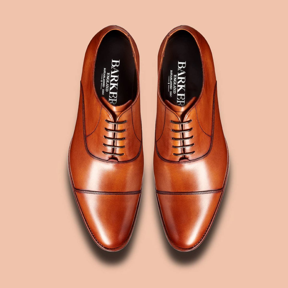 UNMUTE_URSELF's tweet photo. If this doesn't scream "Luxury in Simplicity"; we don't know what does. Bank is a toecap Oxford made from premium leather calf. #igaspofficial #barkershoesltd #mondaystyle #dappermenswear #menfashion https://t.co/QgP0YW7bv2