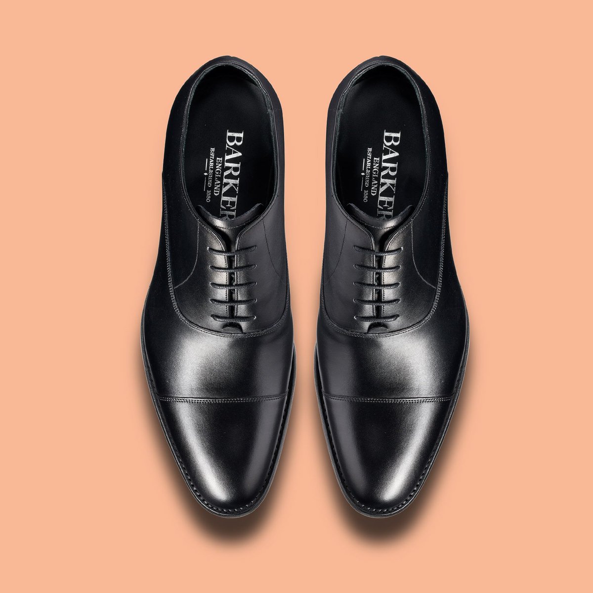 UNMUTE_URSELF's tweet photo. If this doesn't scream "Luxury in Simplicity"; we don't know what does. Bank is a toecap Oxford made from premium leather calf. #igaspofficial #barkershoesltd #mondaystyle #dappermenswear #menfashion https://t.co/QgP0YW7bv2