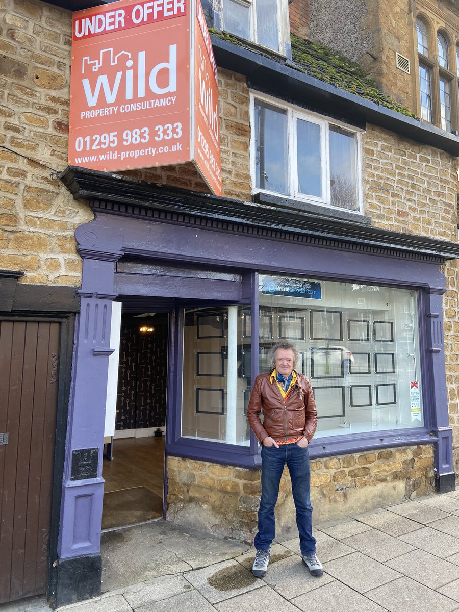 helloneilwild's tweet photo. Completion today of lease on #shop #office in centre of #Banbury, proving again that small units continue to be in high demand.  Welcome to the local community to David Medhall Associates specialising in photography and mechanical &amp; electrical design. https://t.co/xUQpBPU9Sn