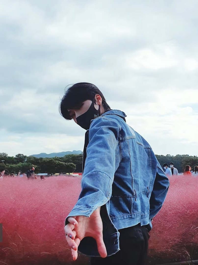 _someeric's tweet photo. ⠀┈─ Fotos que você teria na sua galeria se a gente namorasse. https://t.co/shShdUBMvZ
