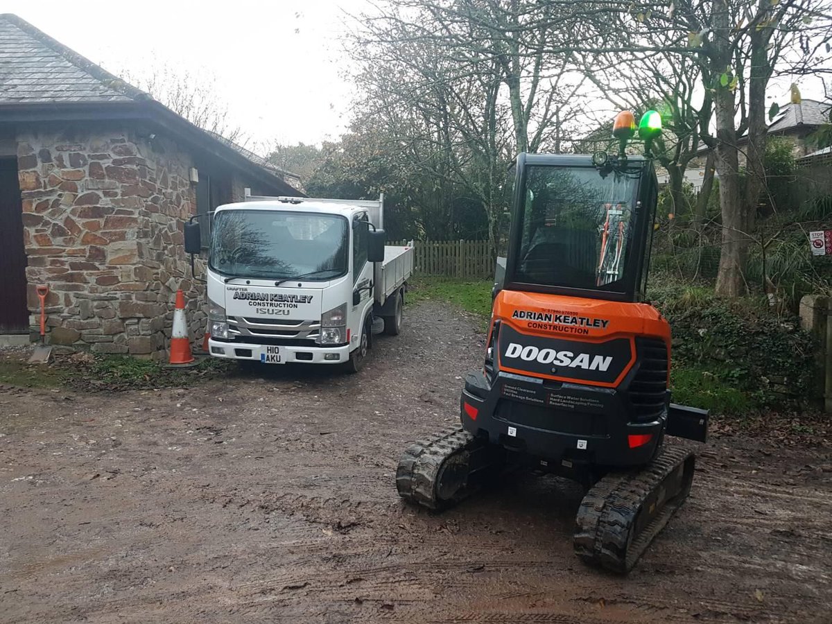 KellandsPlant's tweet photo. Thank you to Adrian Keatly who's recently taken delivery of his new #Doosan DX27z!

#minidigger #miniexcavator #digger #excavator #planthire #groundworks #construction #constructionuk @DoosanEquipment https://t.co/0kOHeoo7uW