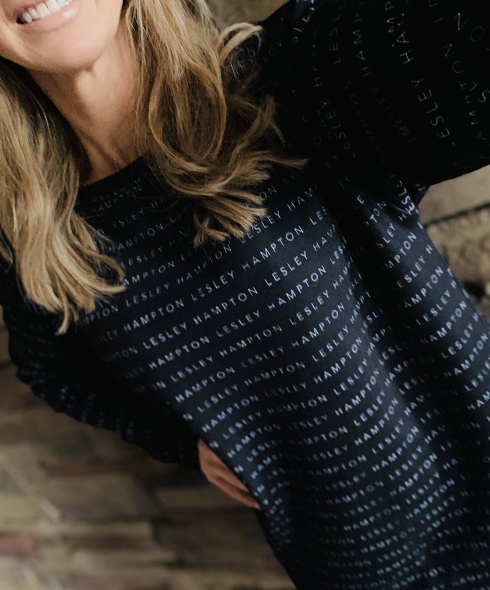 AliciaWoodsCG's tweet photo. Kicking off the week wearing one of my fav Canadian Fashion Designers @LesleyHampton ~ #supportlocal and #madeincanada #SaveLocalFriday ~ show some #Canadian❤️ to your favourite Canadian small businesses this holiday season. https://t.co/Gpo2ZylgBN