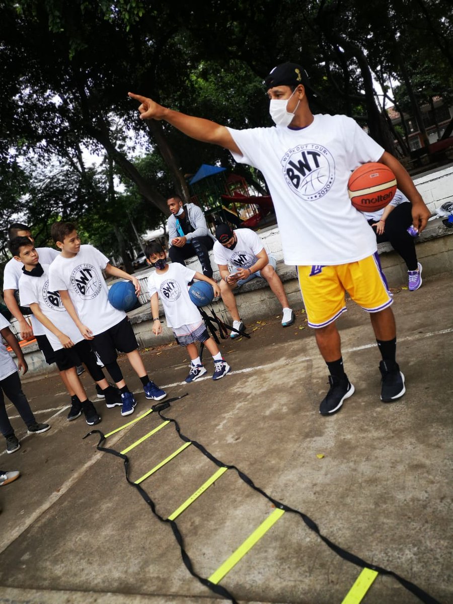 alvarojose024's tweet photo. Workout 2020 @coachfama
#workoutbasketball #trainingbasketball #entrenamiento #baloncestocolombiano #basketballneverstops #basketballislife #basketballneverstops #shootingform https://t.co/bMaPYinque