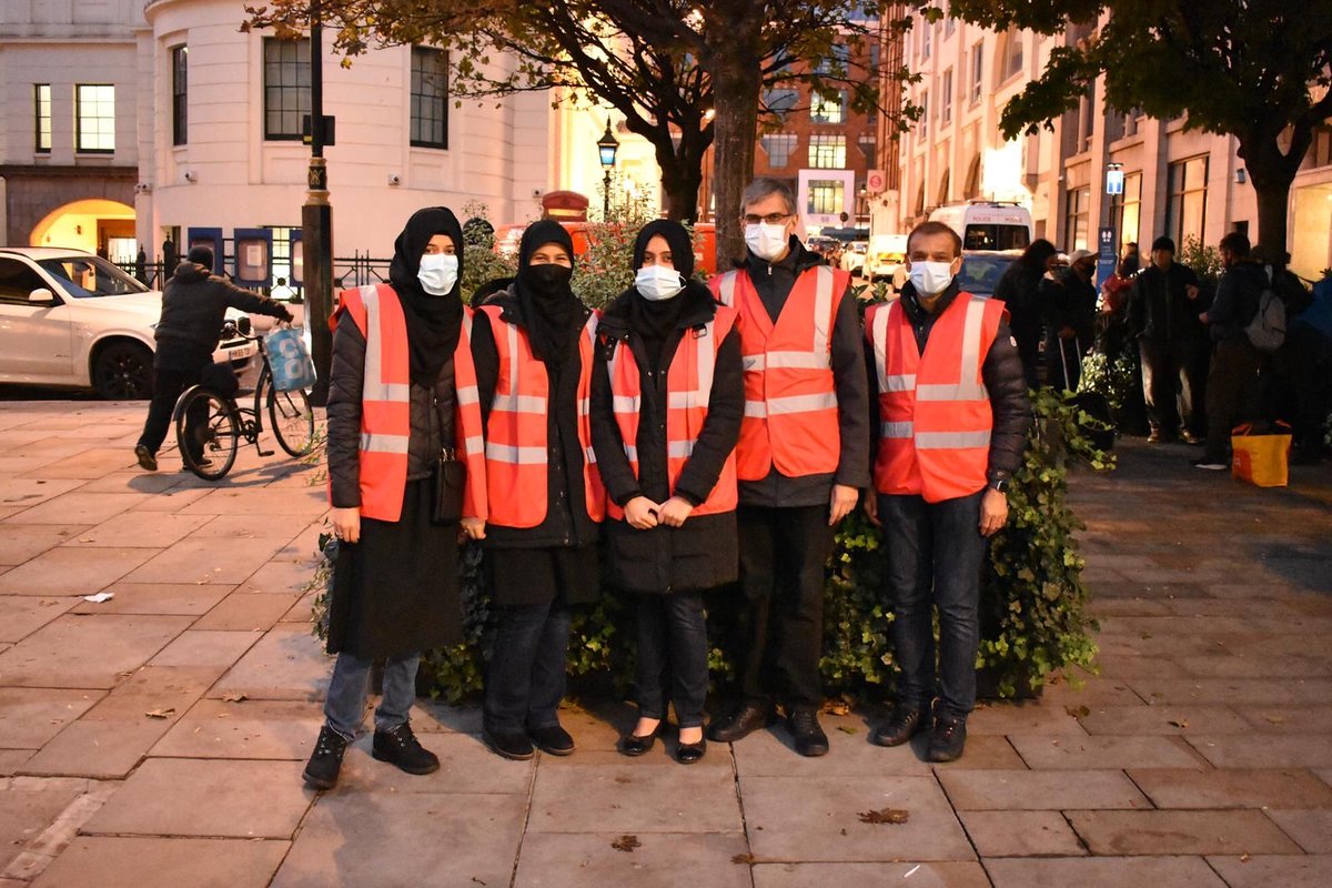 WhoIsHussain's tweet photo. Our team in London @wihlondon have set up the infrastructure for a dedicated weekly food distribution service to the homeless, because we believe nobody should go hungry! https://t.co/yPK7Q7DRbB
