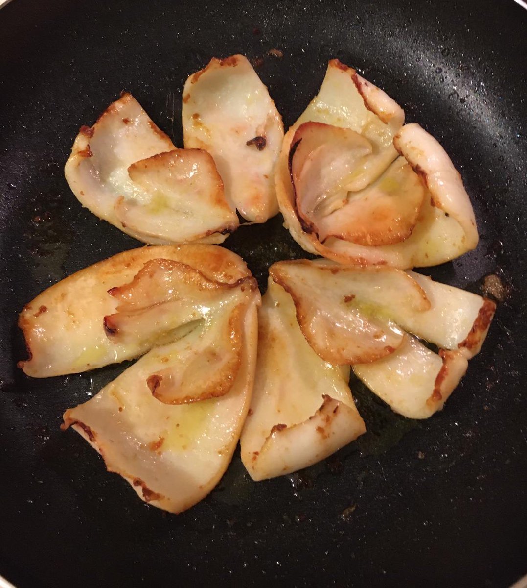#homemade grilled squid 🦑 😋❗️ It just need some olive oil and a pinch 🤏 of salt 🧂😜 #23novembre #Food #Foodie #Lunch #Italia #Italy #mondaythoughts #pranzo