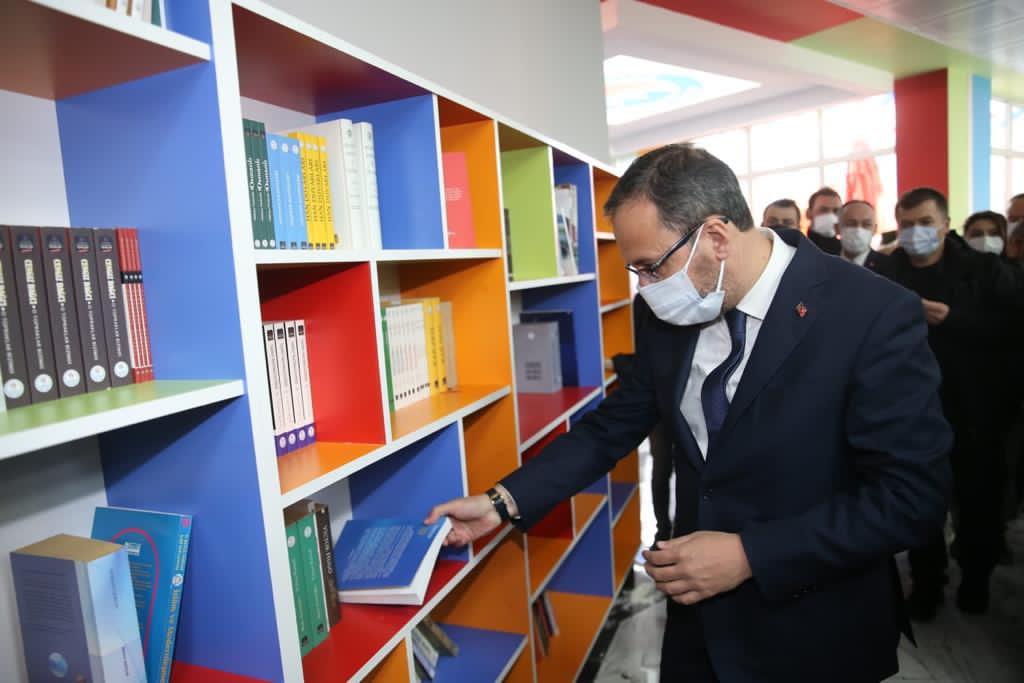 🎗Kırıkkale Gençlik Merkezi Açılışı

Gençlik merkezlerimiz; bugün bahçesine diktiğimiz fidanlar gibi gençlerimizle birlikte gelişecek ve ülkemizi daima daha ileri noktalara taşıyacak.

Hayırlı olsun.