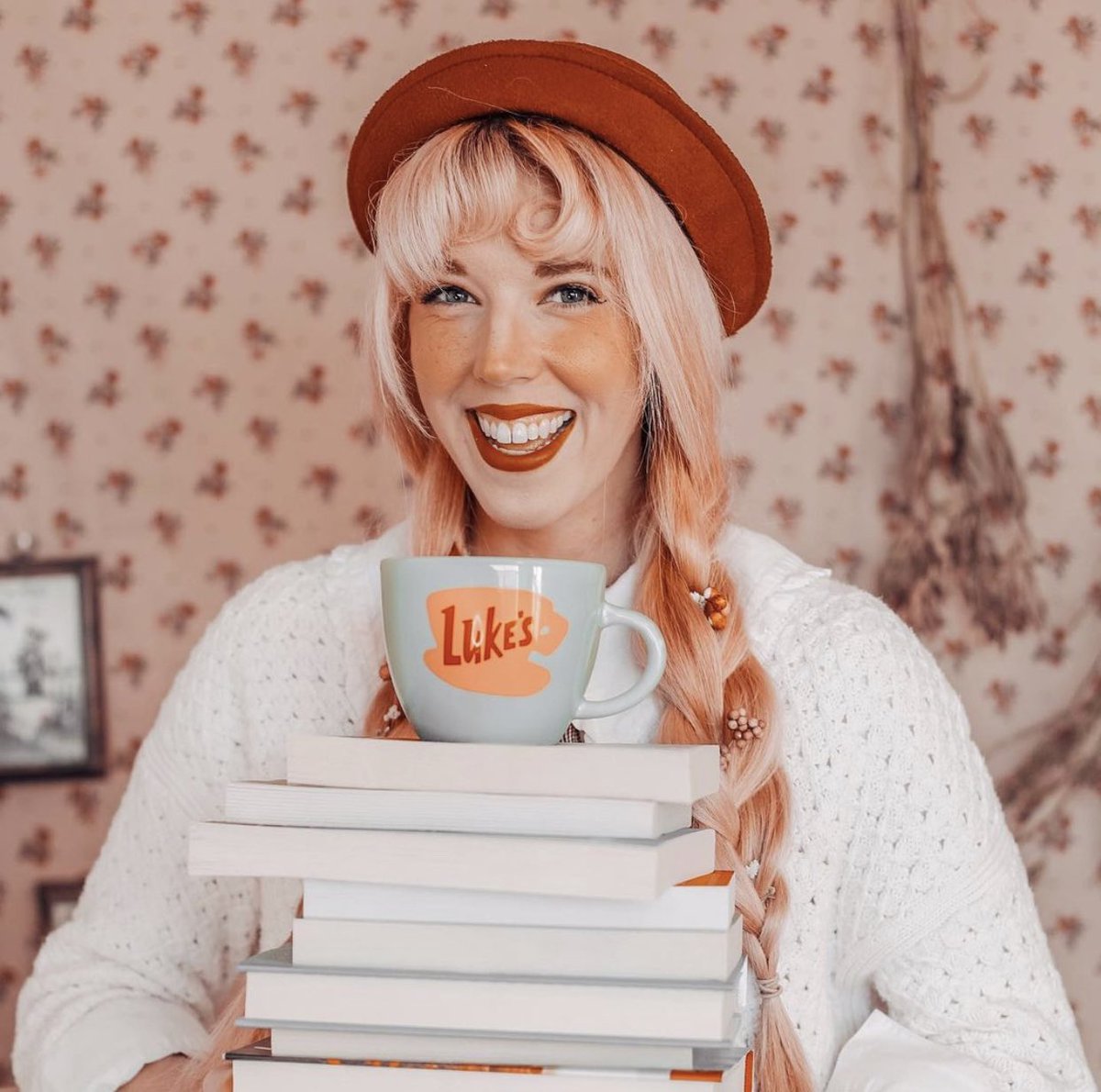 gilmoreathon's tweet photo. Thank you all from the bottom of our hearts for another AMAZING year of Gilmoreathon! 🧡 

You all are truly the best &amp; make this readathon so much fun, as well as exceed our expectations of what a readathon should be. We love you &amp; hope you have a wonderful holiday season! ✨ https://t.co/I0frfvfYI8