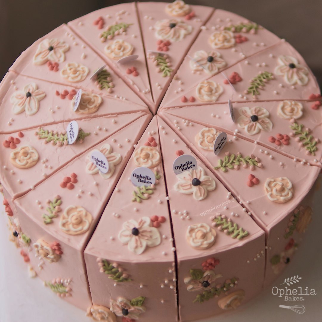 Nabbynabs_'s tweet image. Siapa nak order cake Ophelia Bakes jangan lupa click link ni tauuu 😍 baked and decorated by yours truly ✨

spflys.com/opheliabakes