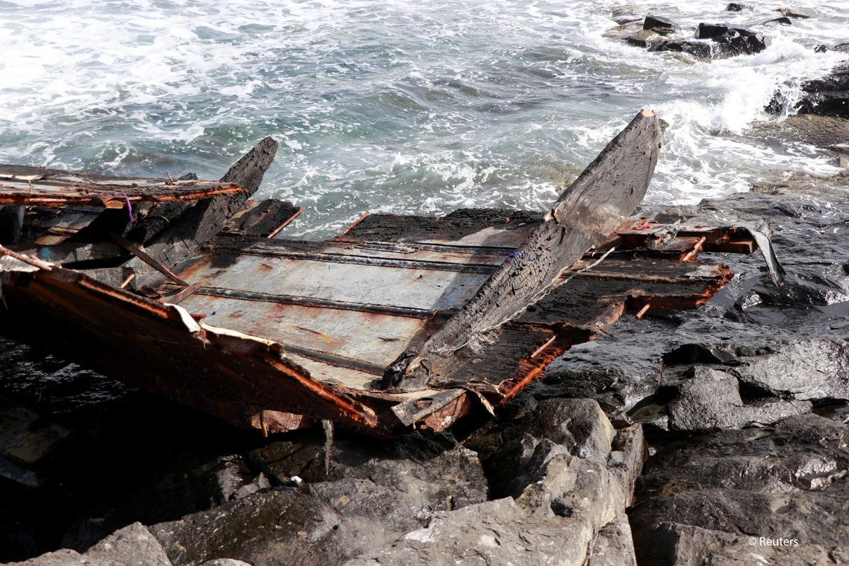 📷 Pieces of a damaged boat carrying #migrants from #Senegal are seen after a boat capsized near the coast of Sal Island, Cape Verde on  November 19, 2020. 

Photo: REUTERS/Jorge Avelino
