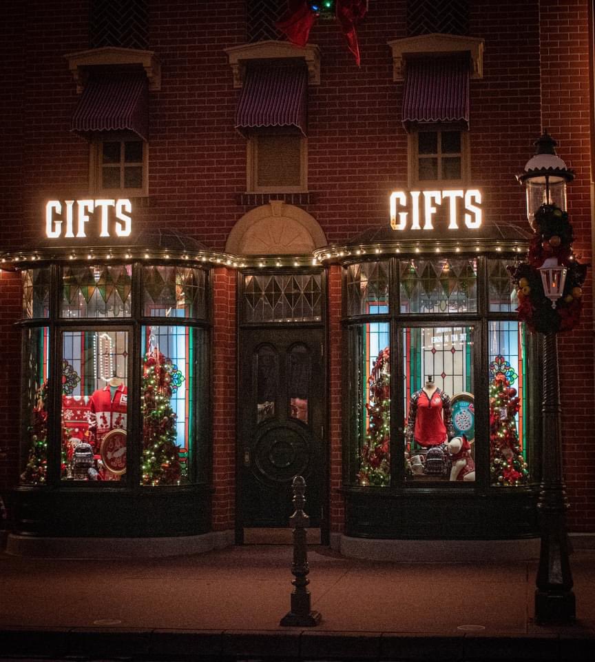 CitCandace's tweet photo. • T H E • P E R F E C T • G I F T •
•
•
•
Looking for that perfect gift that everyone will love and cherish? 
How about the gift of magic &amp; memories? It’s one size fits all!
Candace@crazyimaginationtravel.com.
(📸: @cindycam)
#CIT ##mainstreetusa #wdw #magickingdom https://t.co/SNidaorTOT