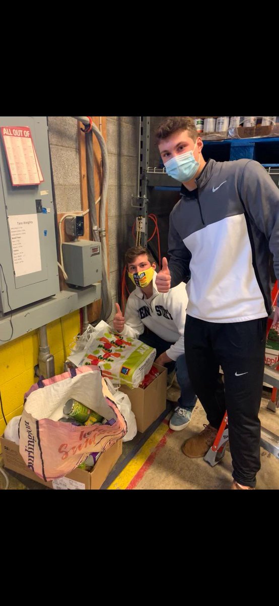 CedarCliffColts's tweet photo. NHS held a flash Gratitude and Gravy Food Drive last week. Landon and Matt Switzler dropped off 107 pounds of food and $140.00 in grocery gift cards to New Hope Ministries. Let's keep doing good, one act at a time. #AlwaysAColtCC https://t.co/zZ3evHO34F