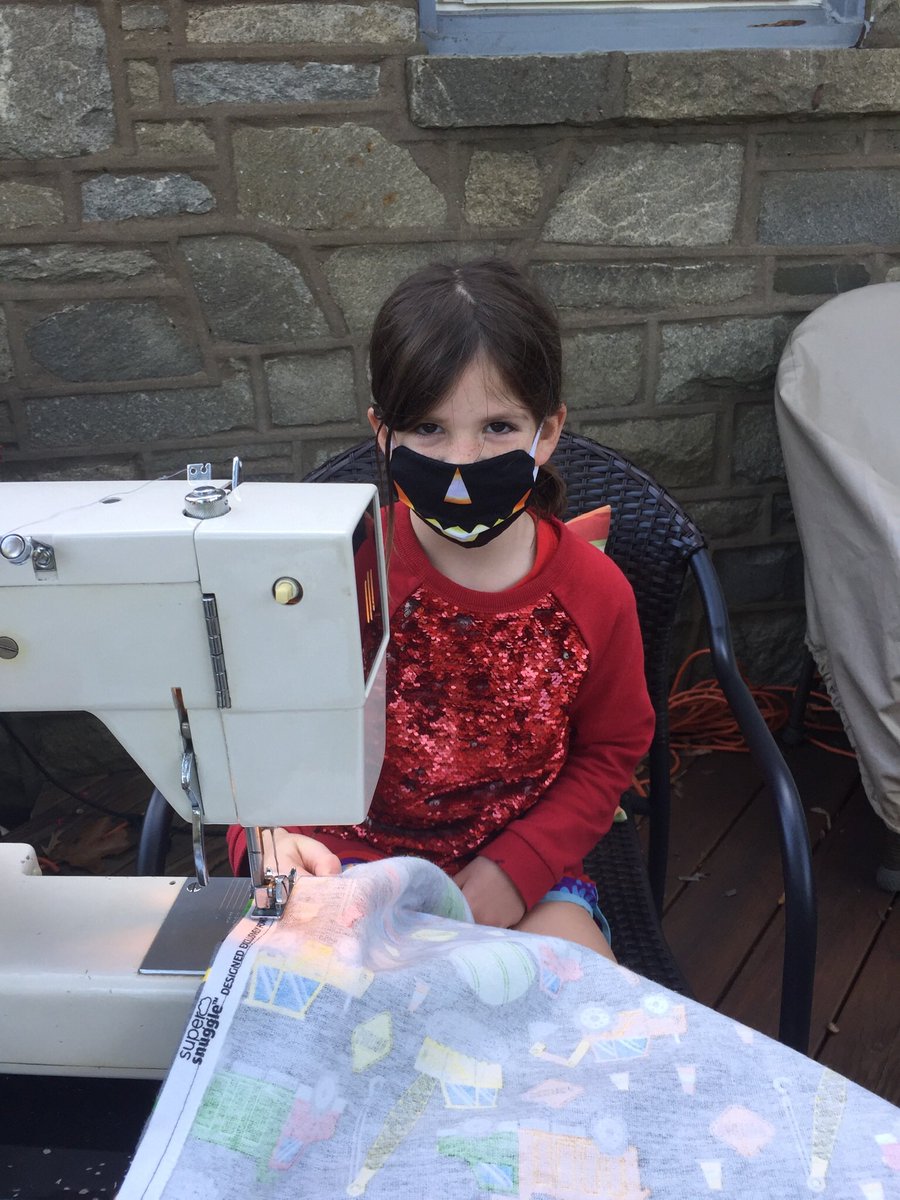 RocksMask's tweet photo. Kids masking while crafting #mondaymotivation @gailhermosilla @Act_NOW_VA #UrMaskRocks #maskup #wearamask https://t.co/ciq7PRXWY0