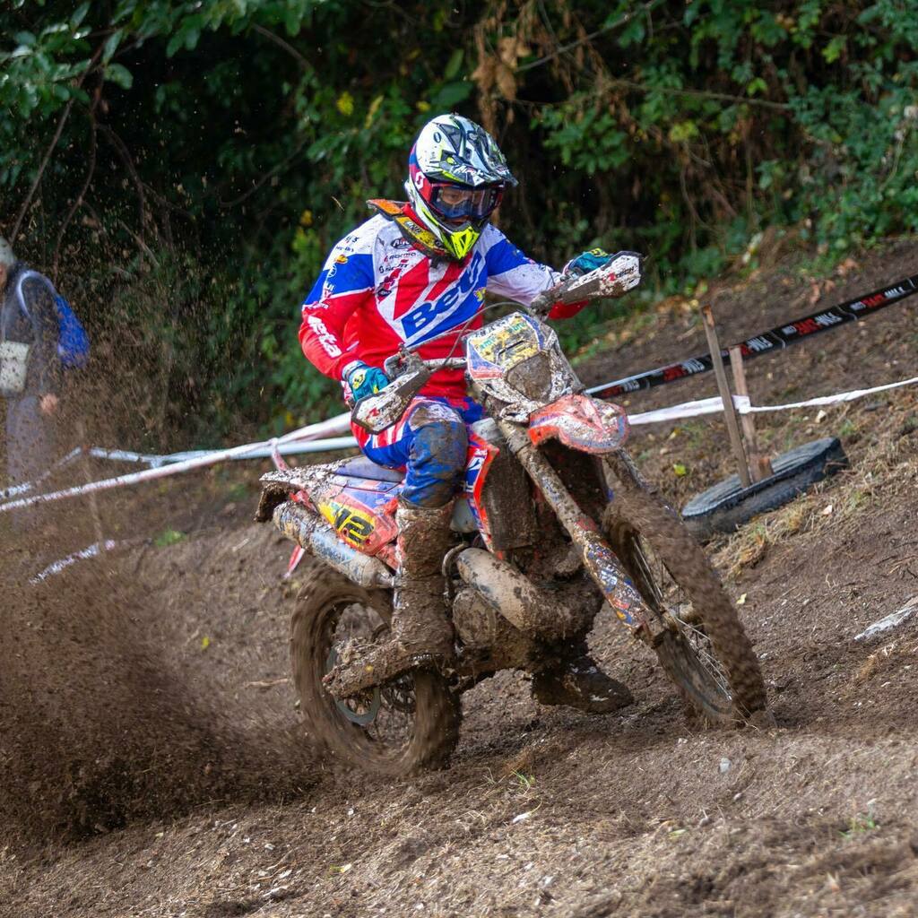 Freenduro's tweet photo. Bonne semaine à tous 🤘/ have a nice week 🤘 @bradfreeman12
.
.
#2stroke #betamotor #300rr #enduro #moto #freenduro #2strokemafia https://t.co/1KMqLXxBGg https://t.co/tTIkj1cMem