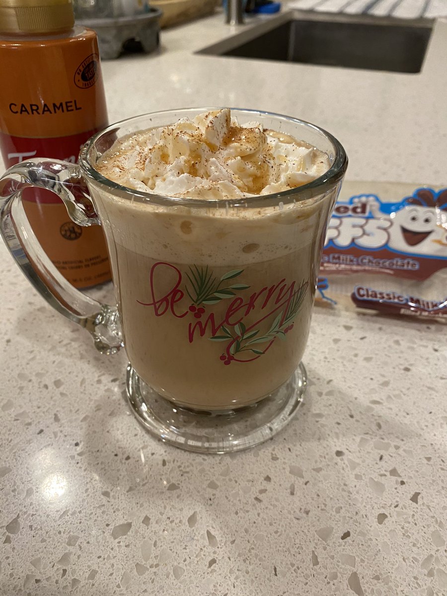 CarolinagirlTO's tweet photo. Getting in the Christmas decorating spirit & having fun making @stuffedpuffs #pumpkinspicelattes with AJ. Not usually a pumpkin spice fan butt these are pretty yummy and super simple! #stuffedpuffs https://t.co/zRgdu2V7UR