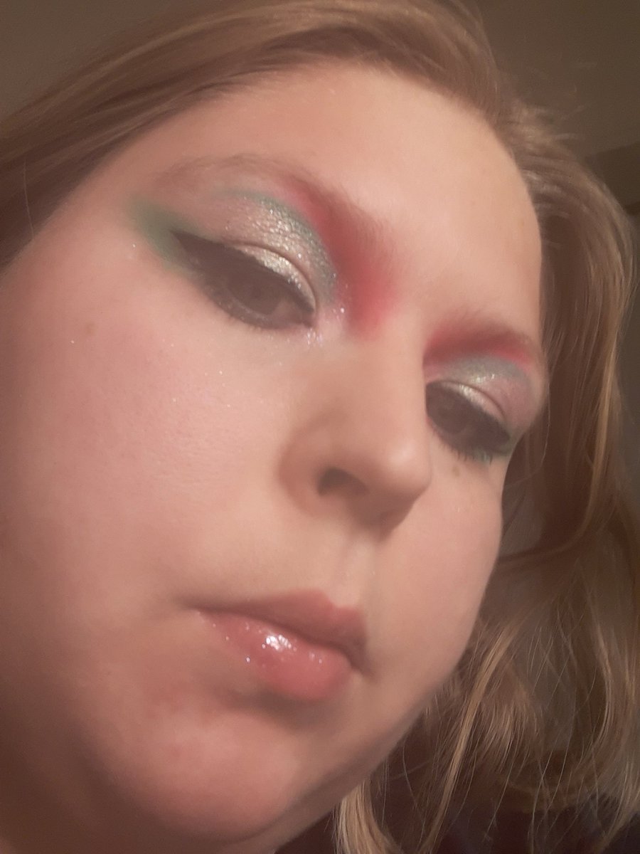 Bri8699's tweet image. Inspired by @blackstarrMU @NikkieTutorials @beautybay #nikkitutorialsxbeautybaypallet @MorpheBrushes #liquideyeliner @BenefitBeauty #rollerlash