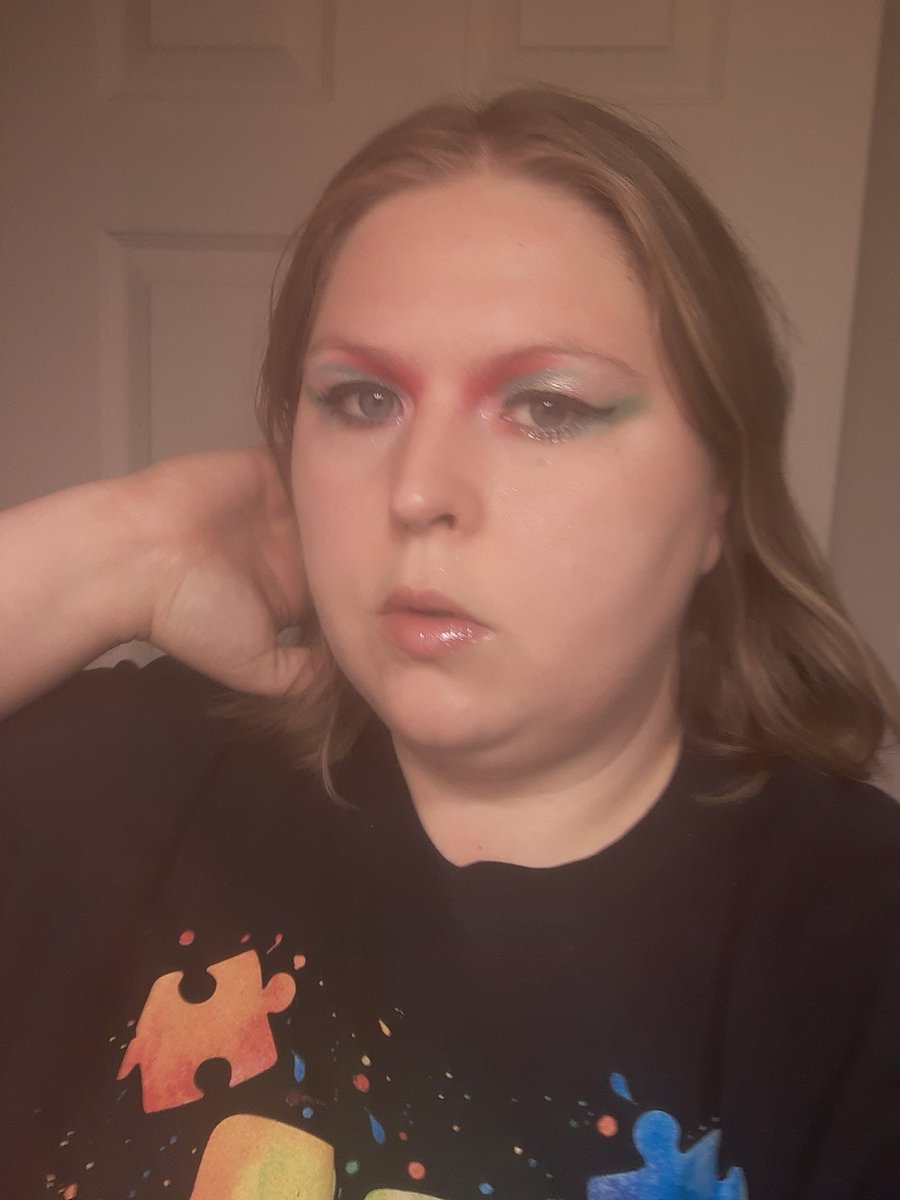 Bri8699's tweet image. Inspired by @blackstarrMU @NikkieTutorials @beautybay #nikkitutorialsxbeautybaypallet @MorpheBrushes #liquideyeliner @BenefitBeauty #rollerlash