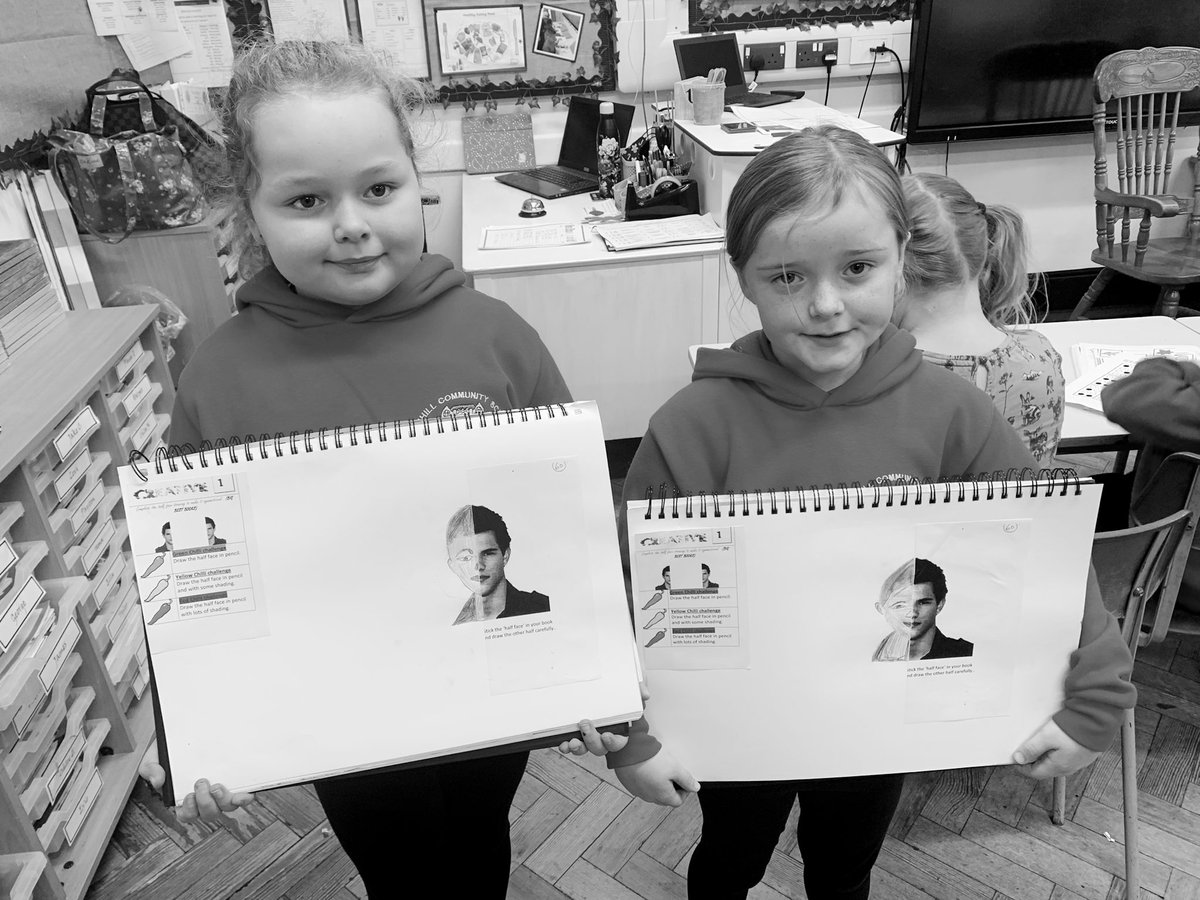 BubsyTownhill's tweet photo. More amazing symmetrical art #thcyear3 #thcmaths #thcart https://t.co/wR060Veswd