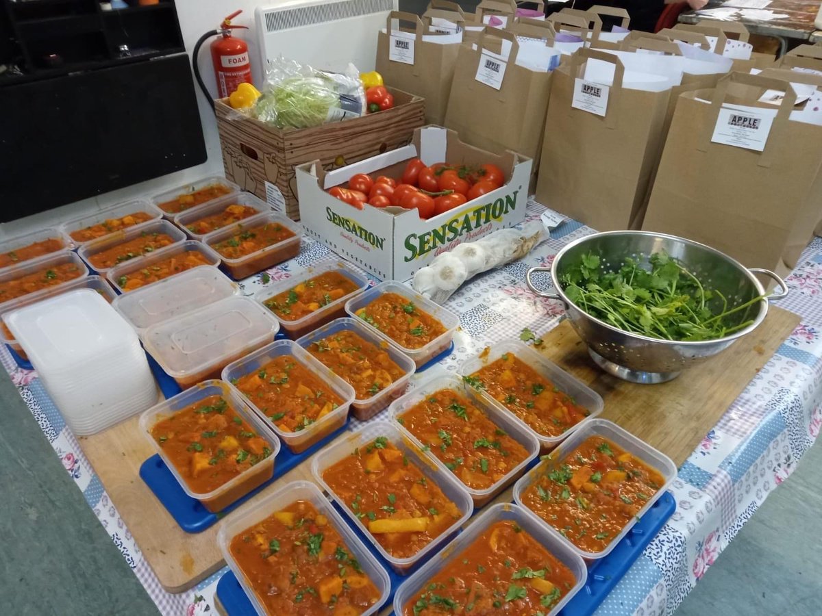 Appleartblock's tweet photo. There is still time to book to pick up one of A.P.P.L.E Big Weekend Packs this Friday.
To help support local families every Friday you can collect our free packs which include;
A meal, An art activity, A recipe 
And a sports activity.
Visit https://t.co/fmKZcuRQhf to book. https://t.co/hpS86FiesF