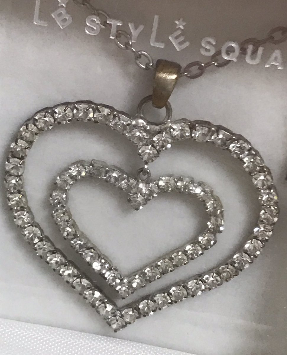 d2_vzy's tweet photo. LB STYLEのアクセサリーをお譲り頂きました✨
モデルは恐らくフェミニンBガールのネックレス。
子供の装飾品で当時5,000円以上したのは驚き。

#LBSTYLE
#ラブandベリー
#ラブアンドベリー
#オシャレ魔女ラブandベリー
#ラブベリ
#ラブベリカード
#SEGA
#loveandberry
#LOVEANDBERRY
#FASHIONABLEGIRL https://t.co/YP5JxjpqHE