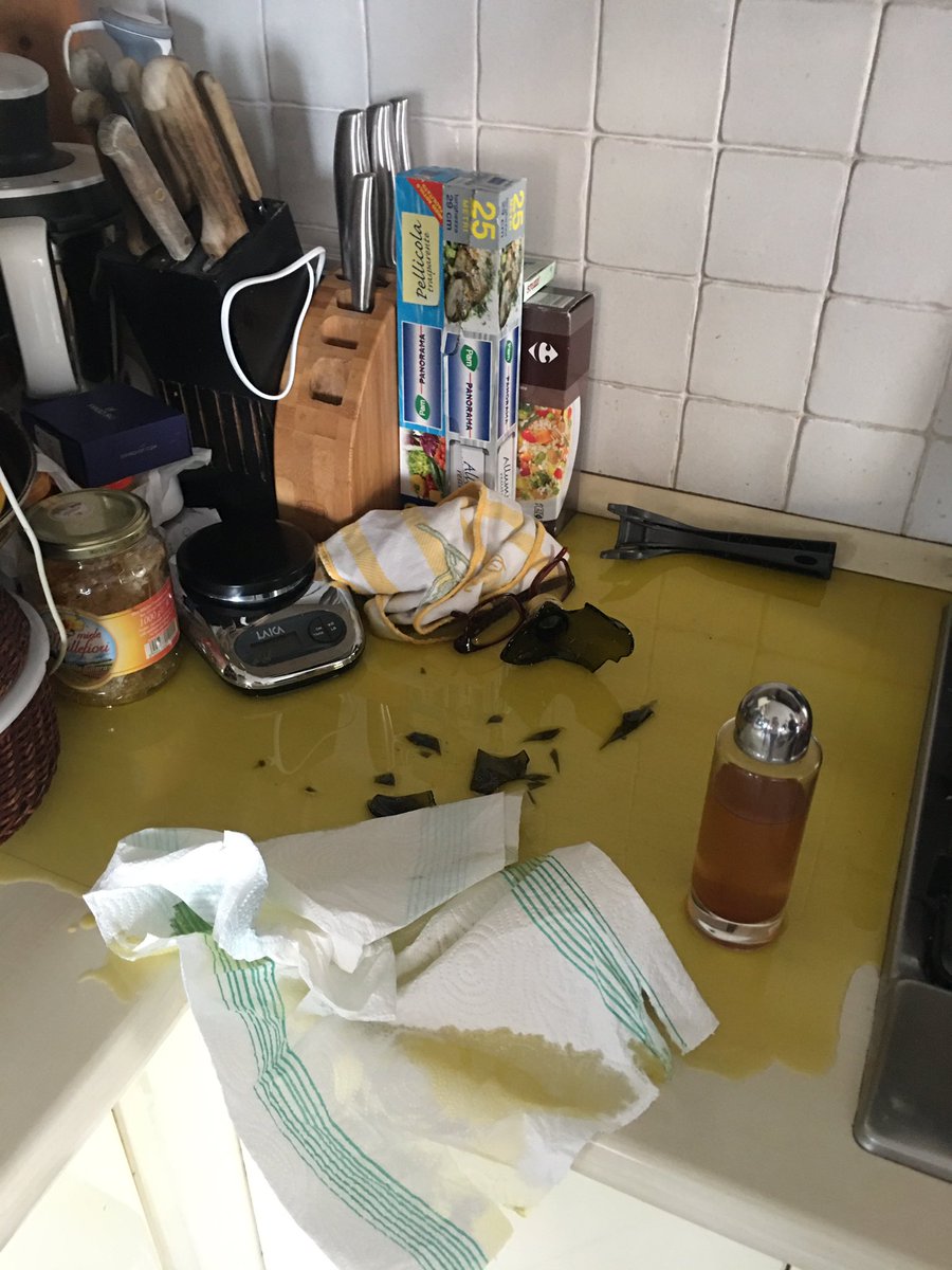 chiaraxmente's tweet photo. credo di aver appena combinato un bel casino. MIA MAMMA MI UCCIDE RAGAZZI È STATO BELLO FINCHÉ È DURATO https://t.co/s0PVeLH7qS