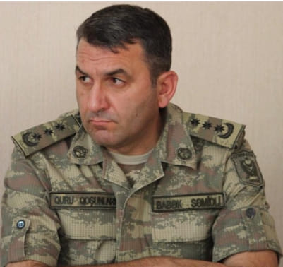 ZauraAmirova's tweet photo. Talış yüksəkliyinə Azərbaycan bayrağı sancan, Azərbaycan Ordusunun polkovniki Səmidli Babək Mətləb oğlu bu gün minaya düşərək şəhid olub. 
Çox ağır xəbər oldu... Allah rəhmət eləsin!
#KarabakhisAzerbaijan #Talish #Azerbaycan #Azerbaijani #Azerbaijani #KarabakhisAzerbaijan https://t.co/3VdXmWVcOg