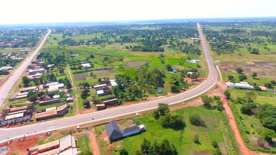 KeitesiSharon's tweet photo. This is the magnificent Tirinyi - Pallisa - Kumi road in Teso sub region.
President @KagutaMuseveni has prioritized infrastructural development especially roads and the movement has been eased.
#SecuringYourFuture #AcceleratedProgress
@UNRA_UG @GovUganda @MoWT_Uganda https://t.co/VPVQNuaROP