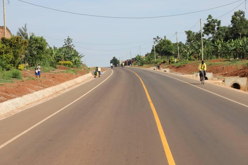 KeitesiSharon's tweet photo. This is the magnificent Tirinyi - Pallisa - Kumi road in Teso sub region.
President @KagutaMuseveni has prioritized infrastructural development especially roads and the movement has been eased.
#SecuringYourFuture #AcceleratedProgress
@UNRA_UG @GovUganda @MoWT_Uganda https://t.co/VPVQNuaROP
