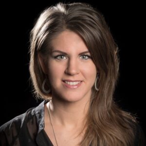 Joyce de Ruiter is een zeer #inspirerende #spreker en haalt het maximale uit zichzelf ondanks dat ze het #Ushersyndroom heeft, een ziekte waardoor je langzaam doof en blind wordt. Ze gaat in gesprek met Roelof Meijer tijdens het #ffpforum op 16 dec. a.s. ffpforum.nl/inschrijven/