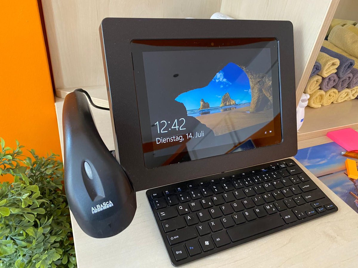 VidaBox's tweet image. Our VidaMount 360 Rotate and Tilt VESA mount and VESA Enclosure are a sleek and and easy install for your Point of Sale needs.  #VesaMount #Tabletcase #Tabletmounts #Surfacego #surfacepro #Microsoftsurface #picoftheday #kiosk #securecase #kiosks #saleskiosk #POSstation #POSkiosk