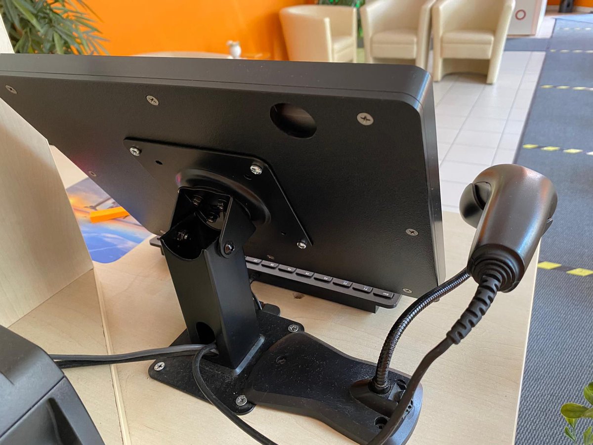 VidaBox's tweet image. Our VidaMount 360 Rotate and Tilt VESA mount and VESA Enclosure are a sleek and and easy install for your Point of Sale needs.  #VesaMount #Tabletcase #Tabletmounts #Surfacego #surfacepro #Microsoftsurface #picoftheday #kiosk #securecase #kiosks #saleskiosk #POSstation #POSkiosk