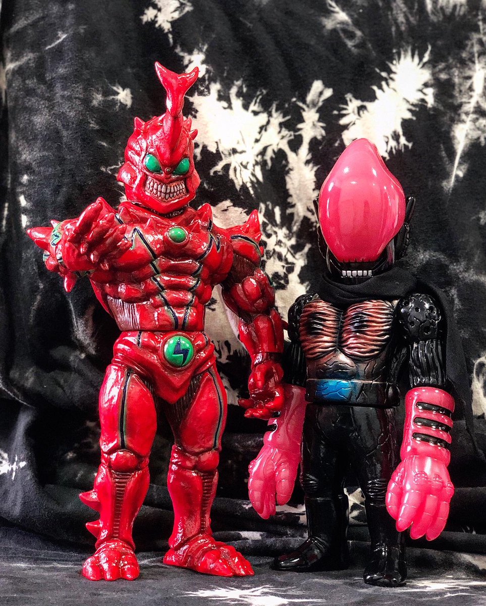 Songorr2's tweet photo. 🔥🌟BLACKPEARLS VS EIRIMAN 🌟🔥 #
#blackpearls #joshwangdesign #真頭玩具 #eiriman #alien #realhead #真頭不滅 #allintoy #mmjsofubi #ソフビ #sofubi #kenthtoyworks #toy #art #mmjsofubi #rxh #rxhxnxdx #真頭新手 #エイリマン #異形 #songorstyle #リアルヘッド https://t.co/AVjThHXw5z
