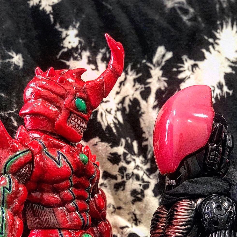 Songorr2's tweet photo. 🔥🌟BLACKPEARLS VS EIRIMAN 🌟🔥 #
#blackpearls #joshwangdesign #真頭玩具 #eiriman #alien #realhead #真頭不滅 #allintoy #mmjsofubi #ソフビ #sofubi #kenthtoyworks #toy #art #mmjsofubi #rxh #rxhxnxdx #真頭新手 #エイリマン #異形 #songorstyle #リアルヘッド https://t.co/AVjThHXw5z