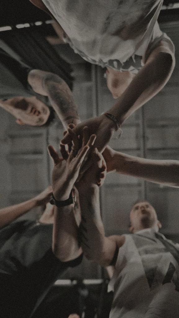 i4hdy's tweet image. 🕸️⌗️ everyone miss u ⸝⸝

sejauh bintang beredar
terpaan nestapa tak henti menguar
mengingatkanku akan kata 'kembali'
yang terus terang ingin selalu ku kejar.

#DirectionersDay #DIRECTIONERSBREAKTHEINTERNET #10YearsOfOneDirection #10YearsOf1D #18MonthsMyAss #1DecadeWith1D