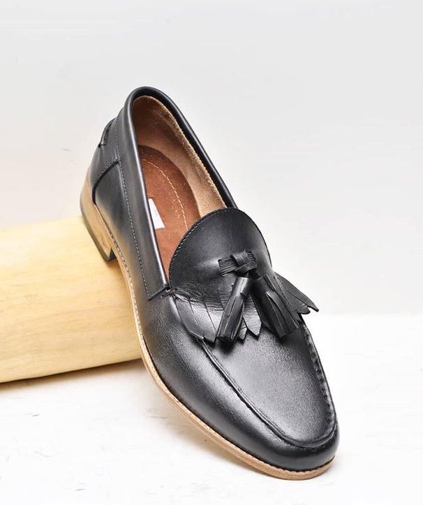 TheEpicPrince1's tweet photo. To all my shoe lovers on here, let me introduce you to a fine homemade shoe brand, AJ Vanush. Up there with the best. Proudly Ghanaian.
Check out https://t.co/1zd0lnFxw9 for more. It's all class. #TrueBespoke #GentlemensCode #Ghana https://t.co/pX7Y38djCU